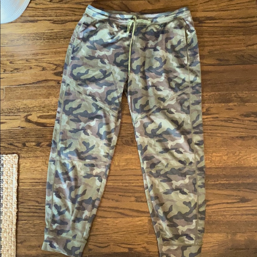 American eagle camo joggers